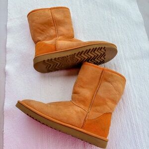 UGG Australia BOOTS CLASSIC ORANGE - RARE FIND womens size 8